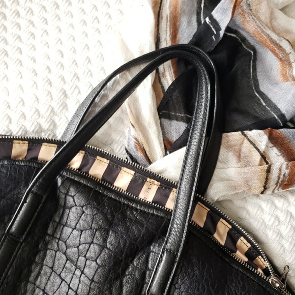 Kelsi Dagger Large Black Snakeskin Pattern Bag - Picture 7 of 7